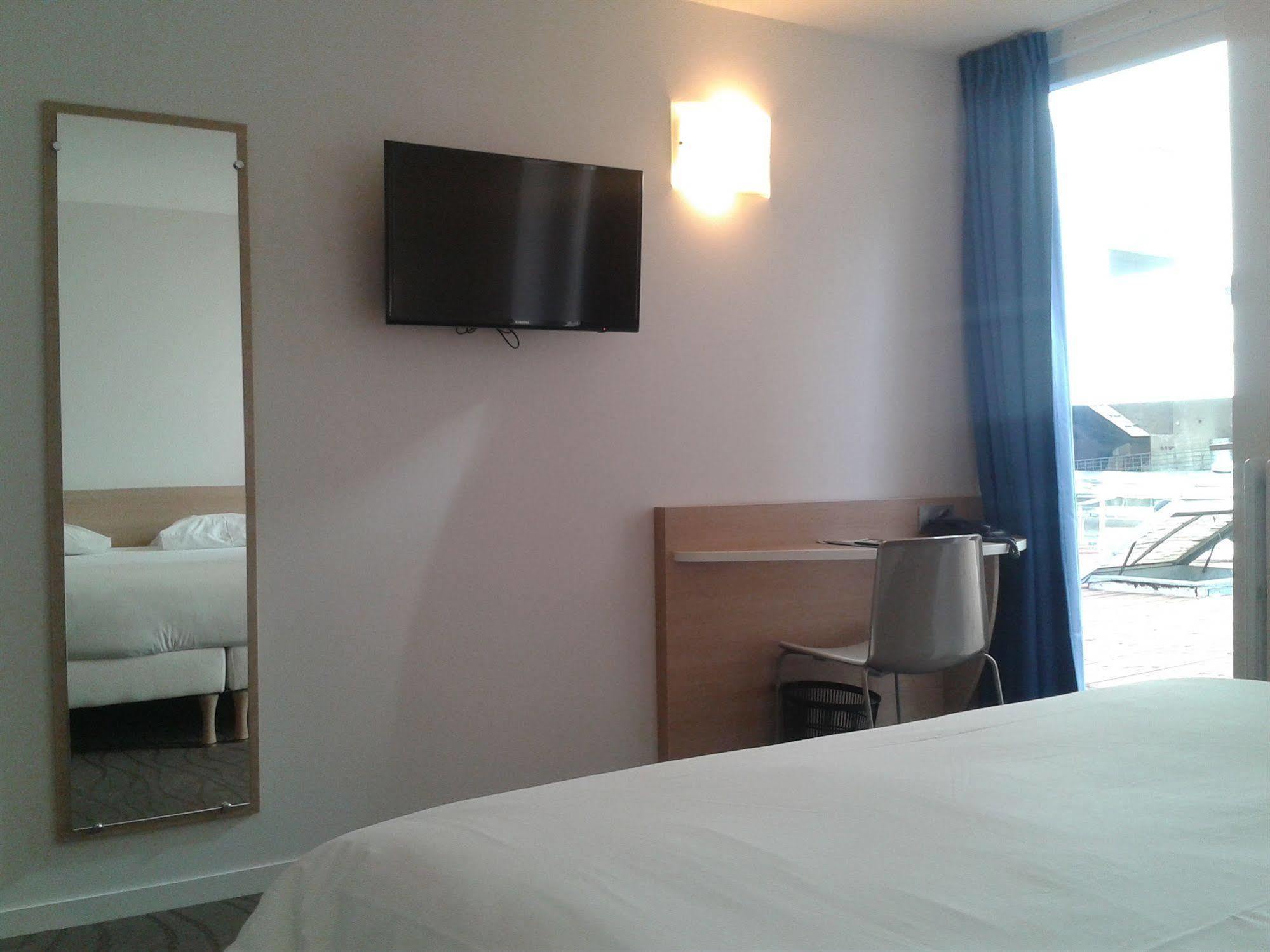 Brit Hotel Macon Centre Gare Exterior photo